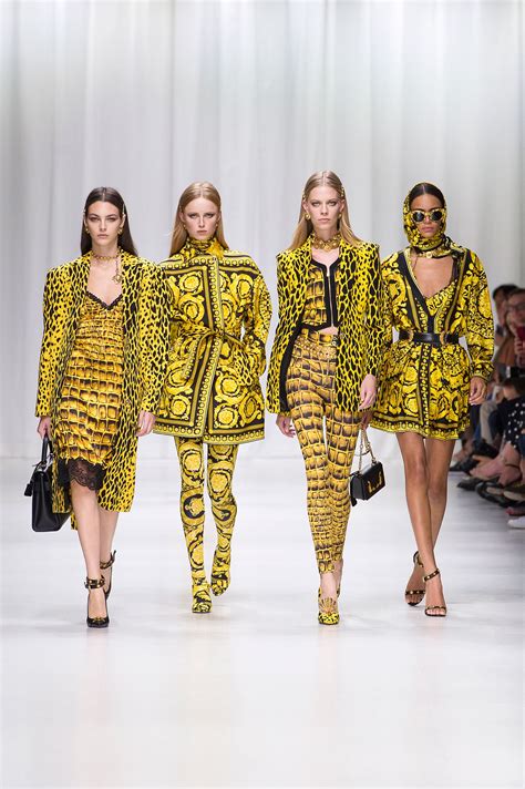 moda abbigliamento 2018 versace|versace fashion.